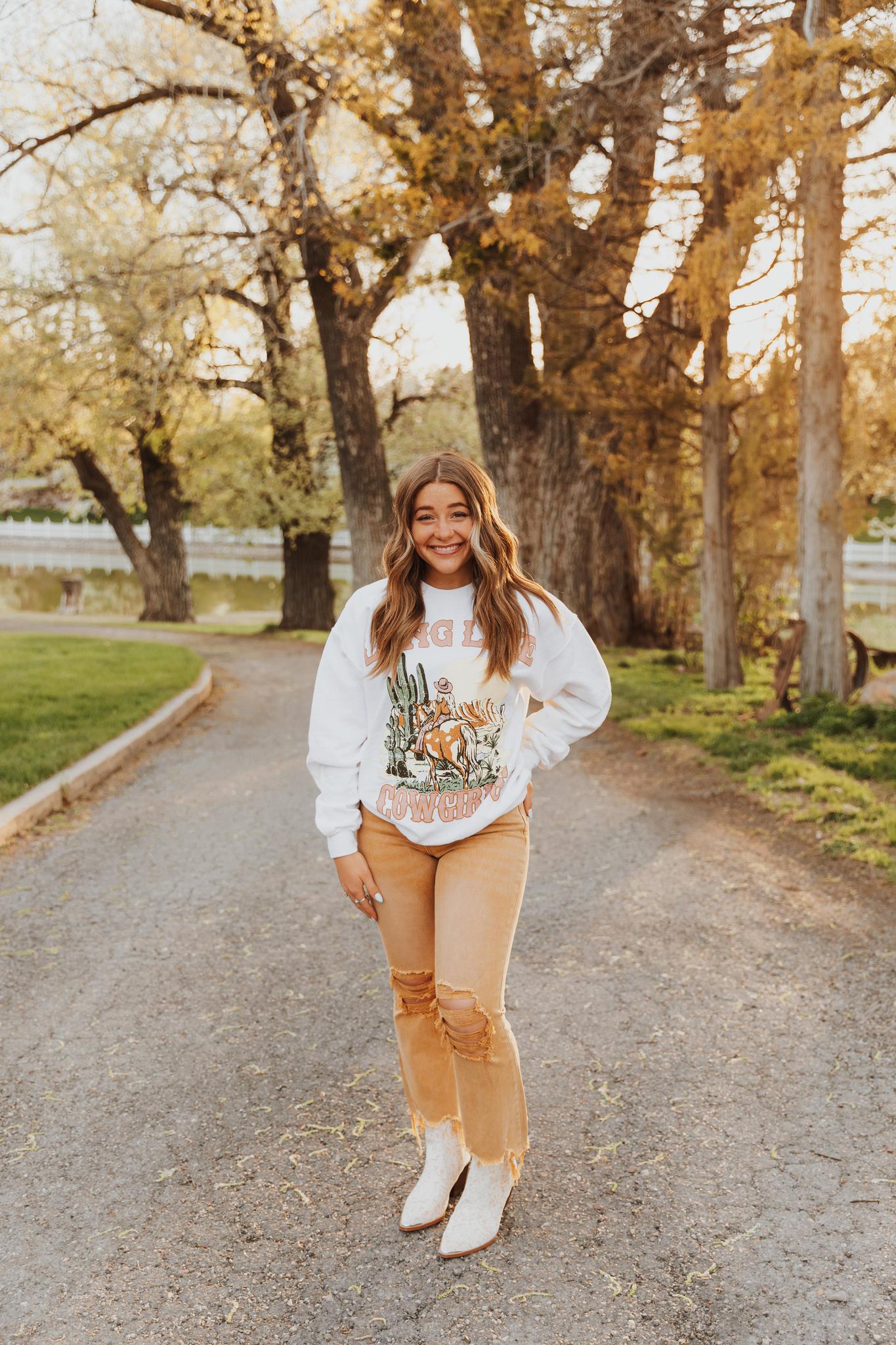 LONG LIVE COWGIRLS SWEATSHIRT (OVERSIZED)