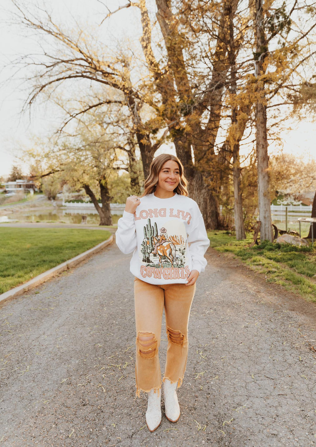 LONG LIVE COWGIRLS SWEATSHIRT (OVERSIZED)