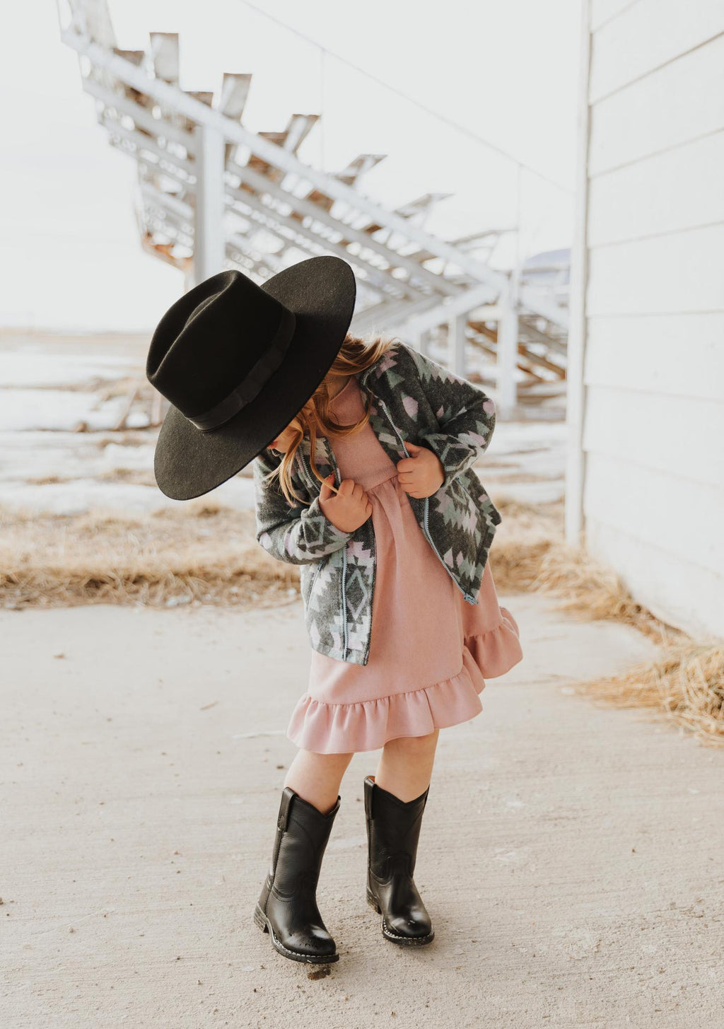 LADIES PINCH FRONT BLACK HAT