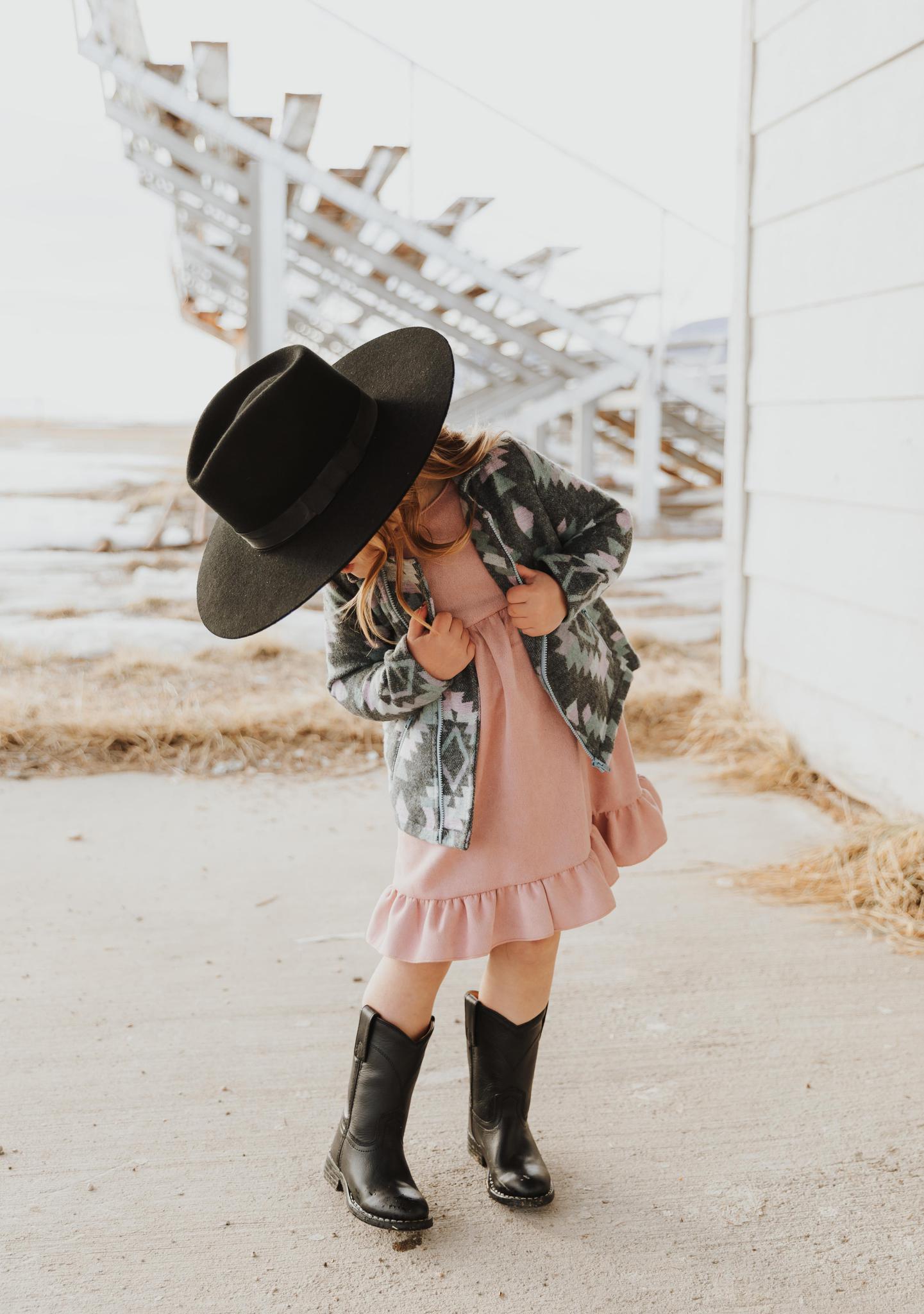 LADIES PINCH FRONT BLACK HAT