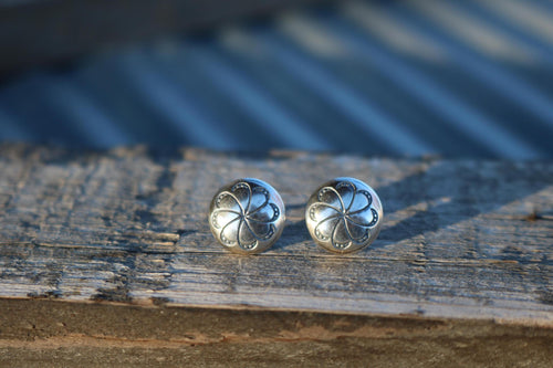 CONCHO FLOWER ROUND STUD EARRINGS