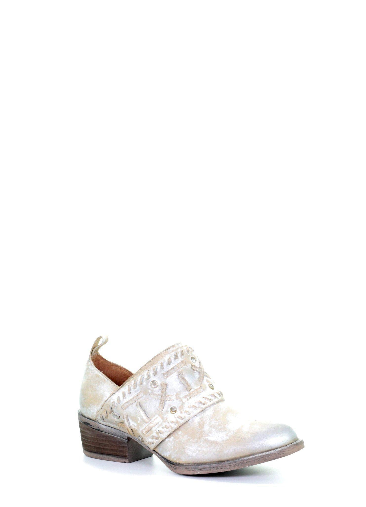 LD BONE HARNESS & STUDS SHOE Q5066