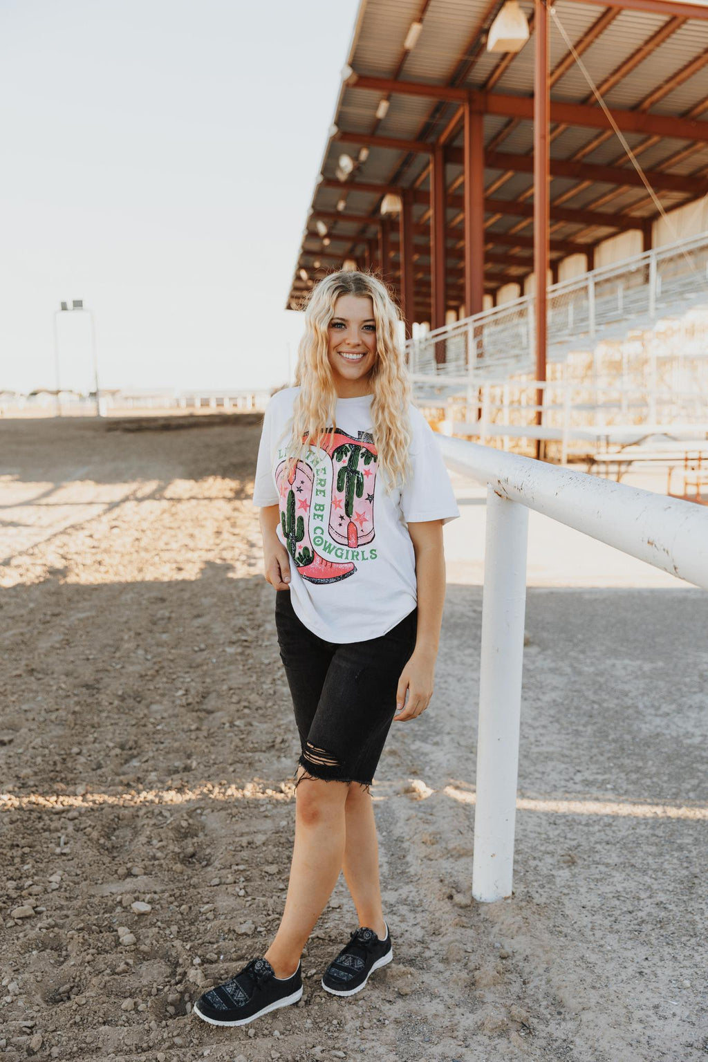 LET THERE BE COWGIRLS  GRAPHIC TEE - MINERAL IVORY