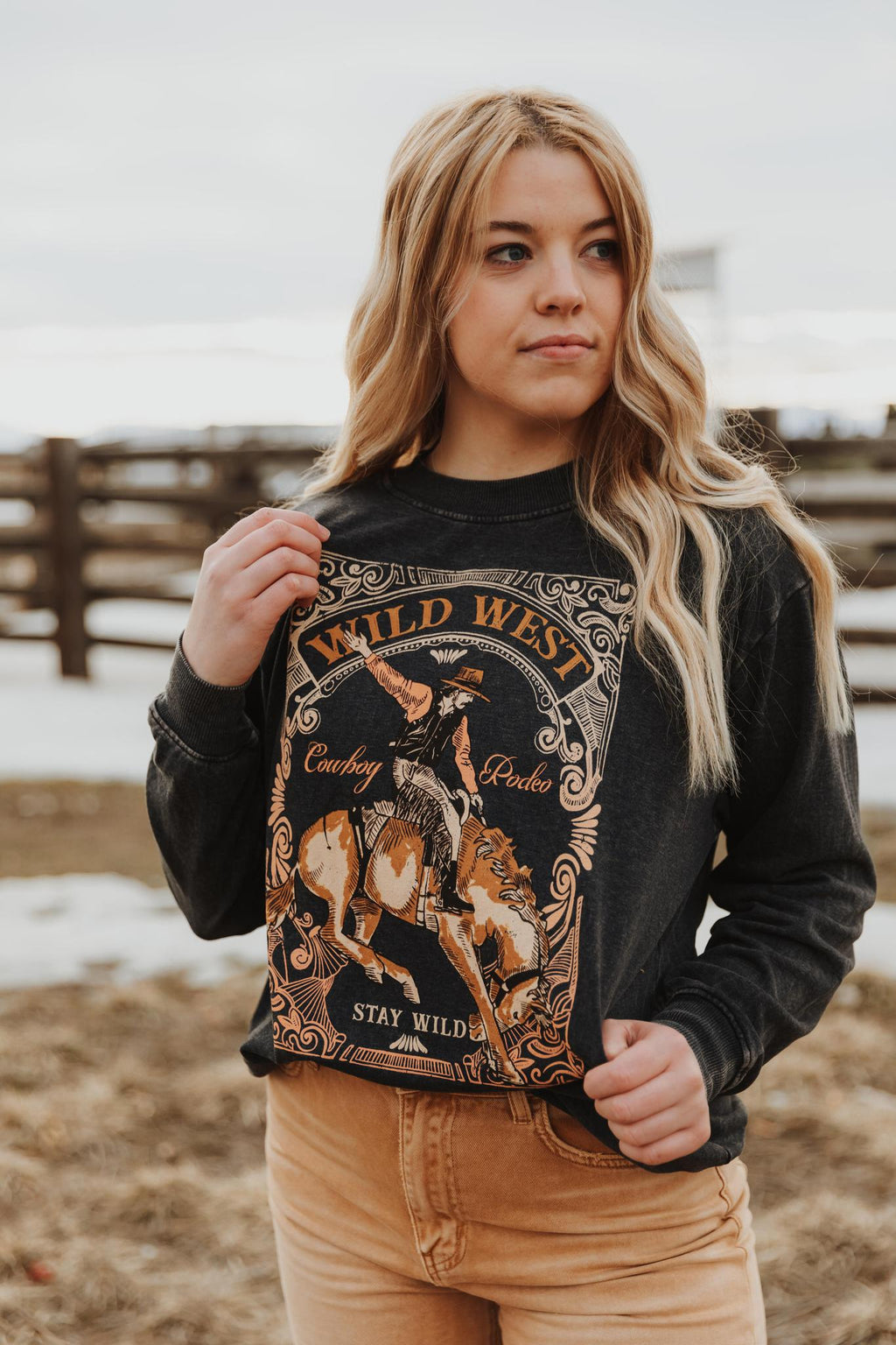 WILD WEST COWBOY RODEO STAY WILD WASHED LONG SLEEVE SWEATSHIRT - BLACK