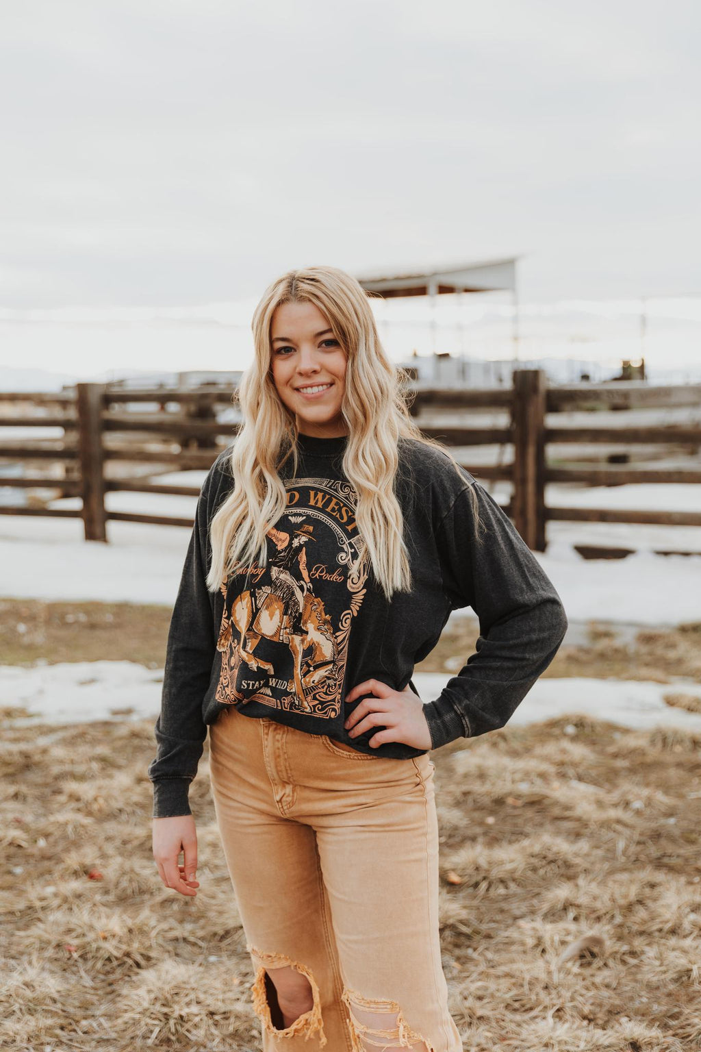 WILD WEST COWBOY RODEO STAY WILD WASHED LONG SLEEVE SWEATSHIRT - BLACK