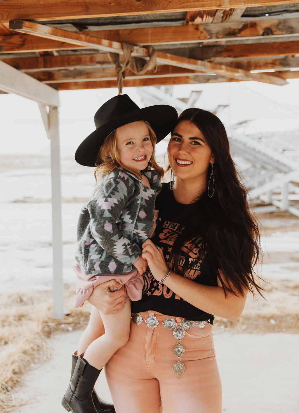 LADIES PINCH FRONT BLACK HAT