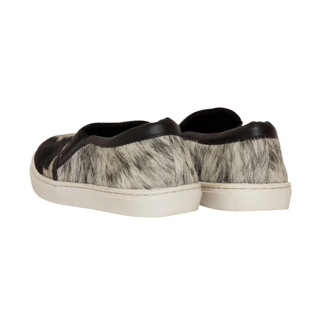 SILKEN SNEAKERS