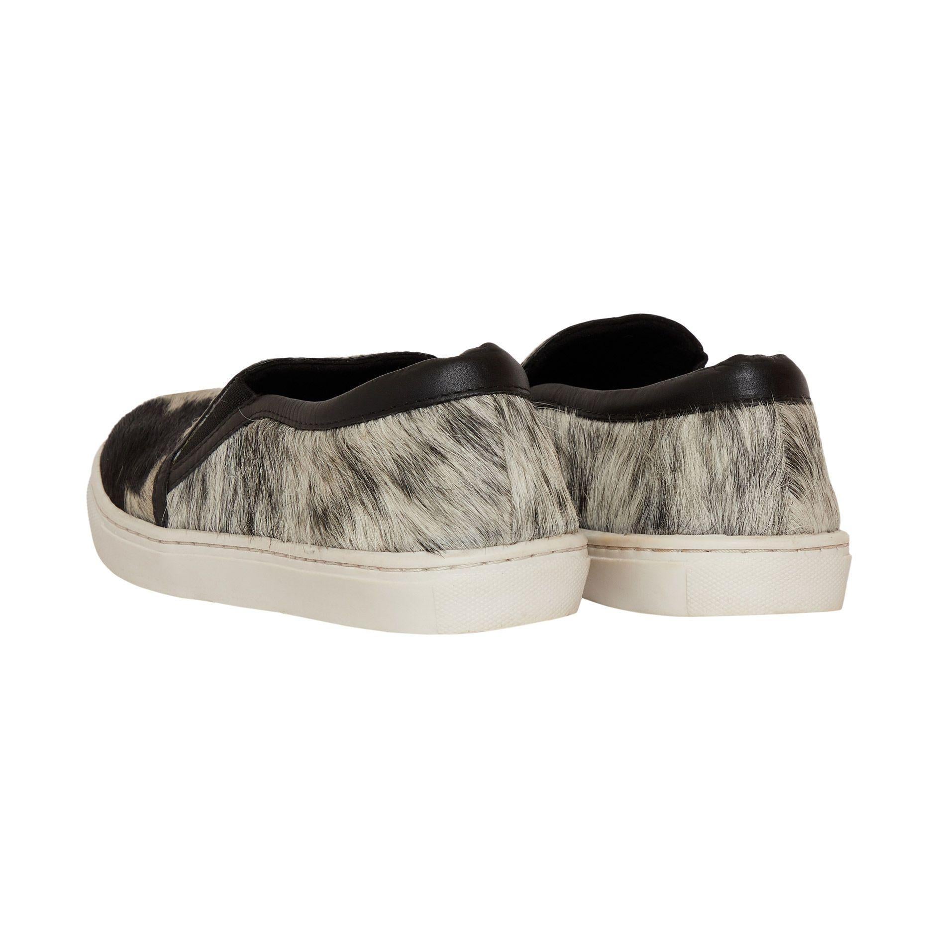 SILKEN SNEAKERS