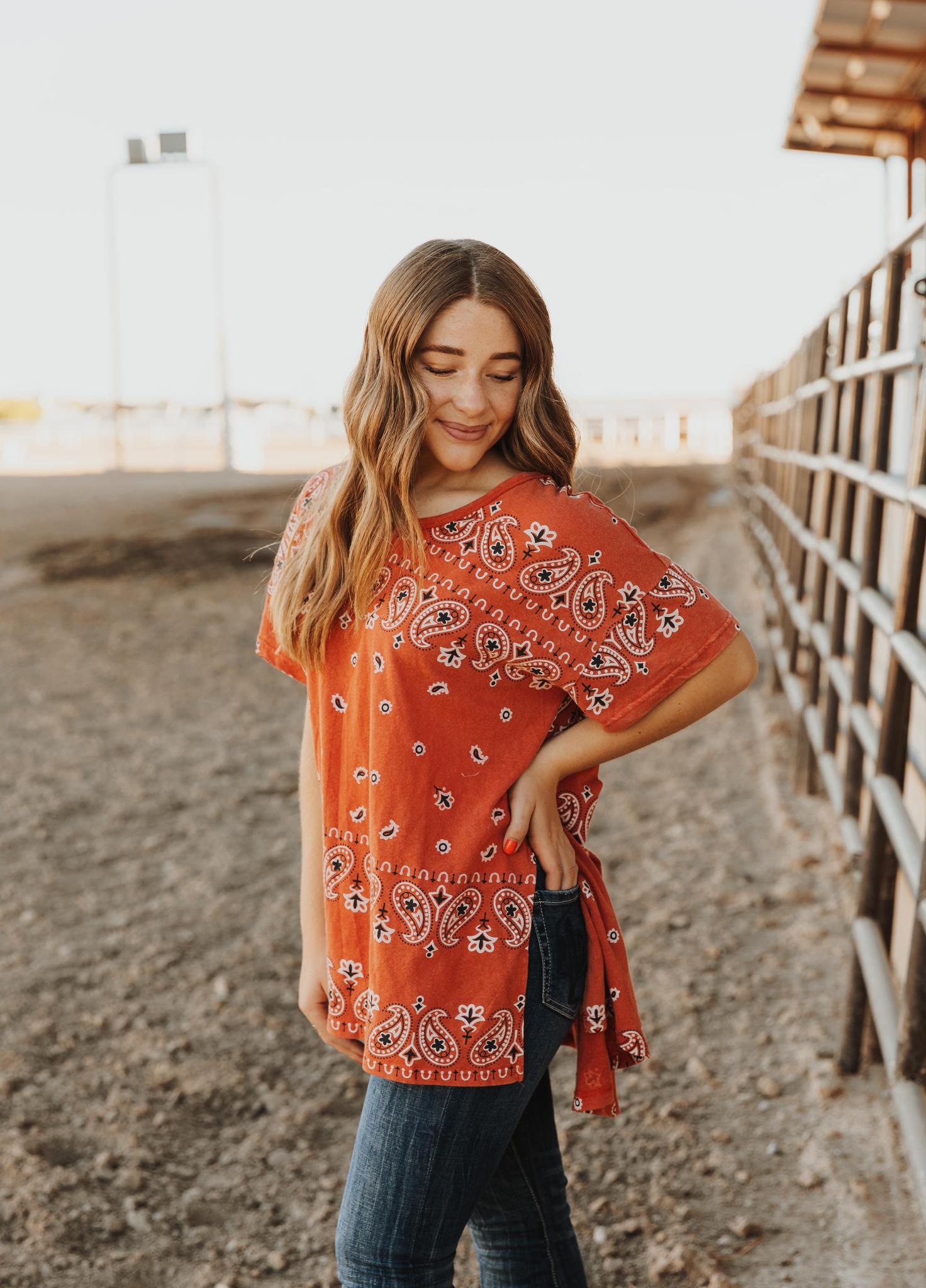 Slit Vintage Bandana Print Tee Raw Edge Detail - Bandana Red