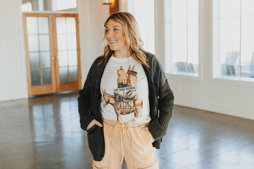 HOT MESS EXPRESS GRAPHIC T SHIRT