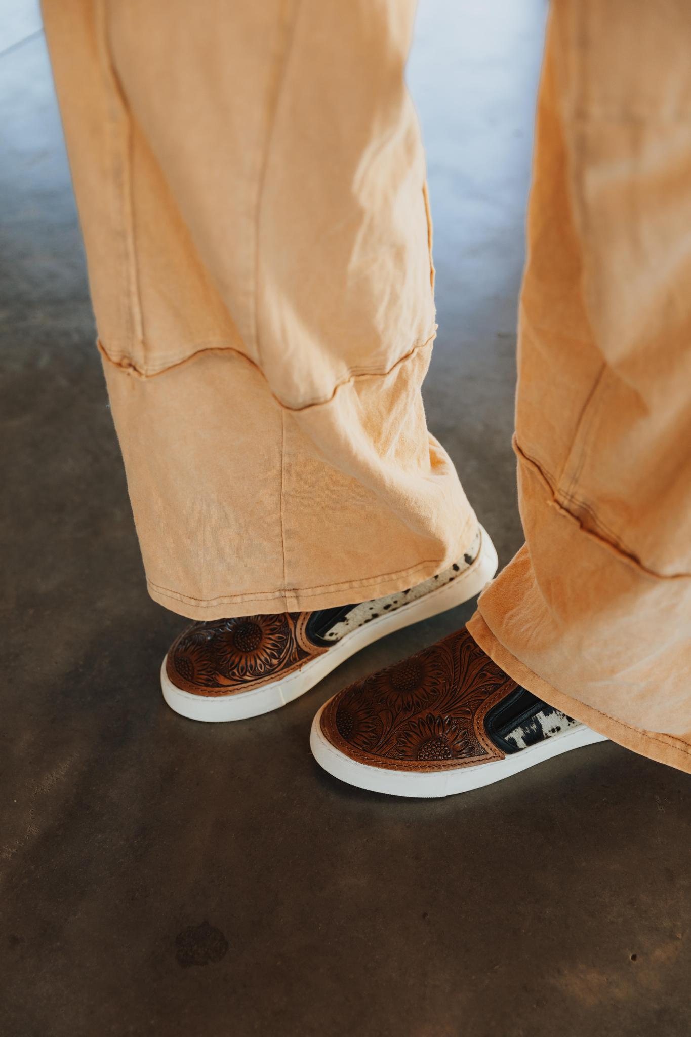 Mineral-Washed Cargo Style Wide-Leg Pants - Tan