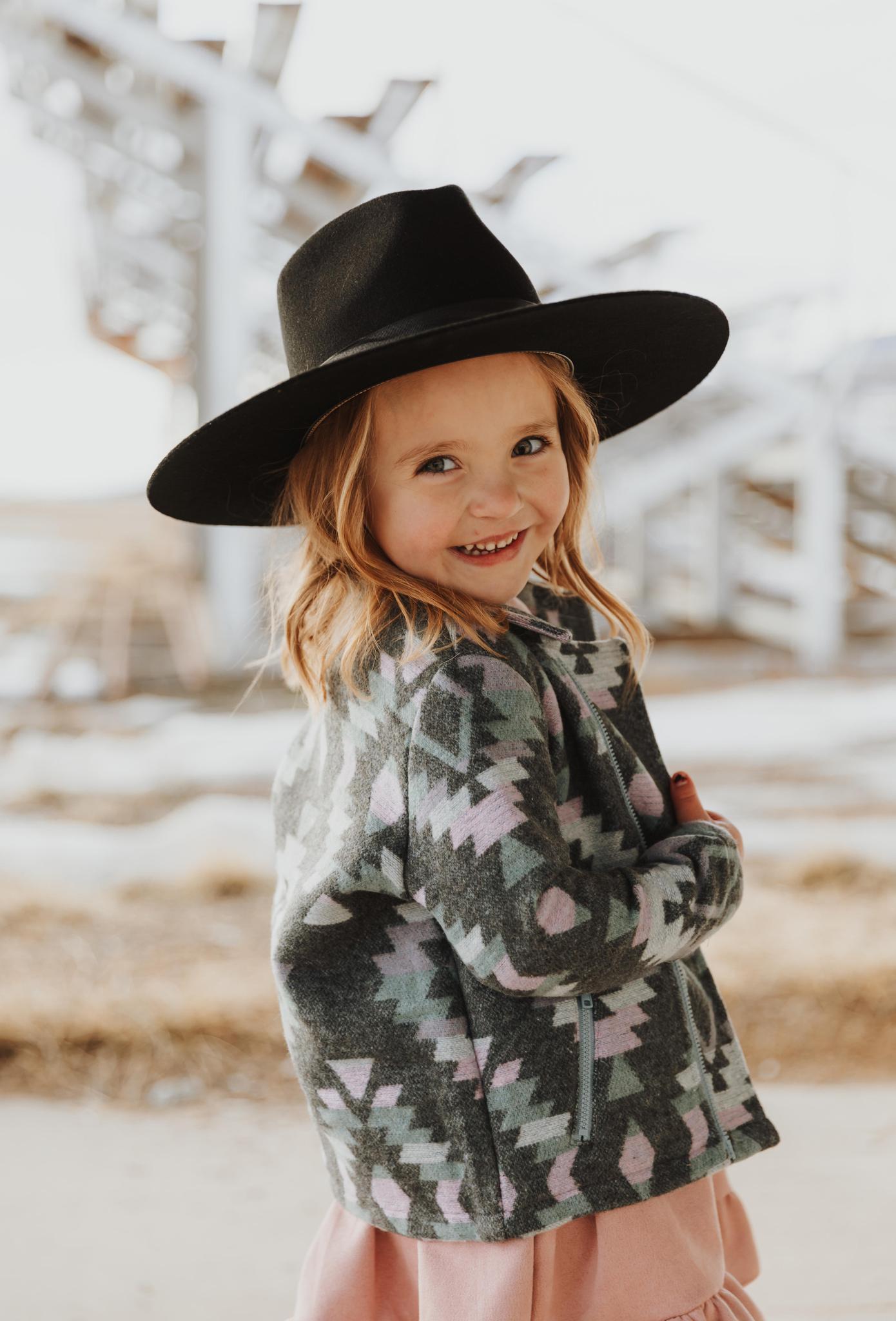 LADIES PINCH FRONT BLACK HAT